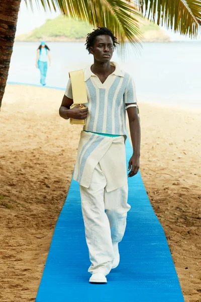 Look 8